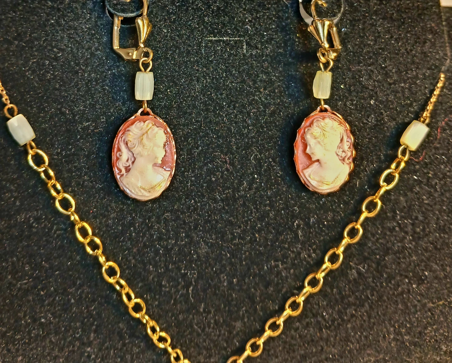 Cameo Necklace and Earring Set - photo 4