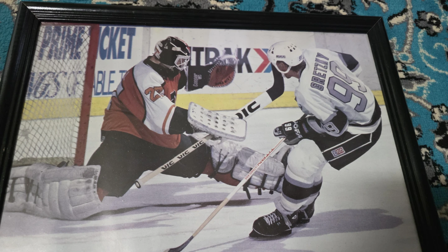 Framed Wayne Gretzky Autographed Photo - photo 3