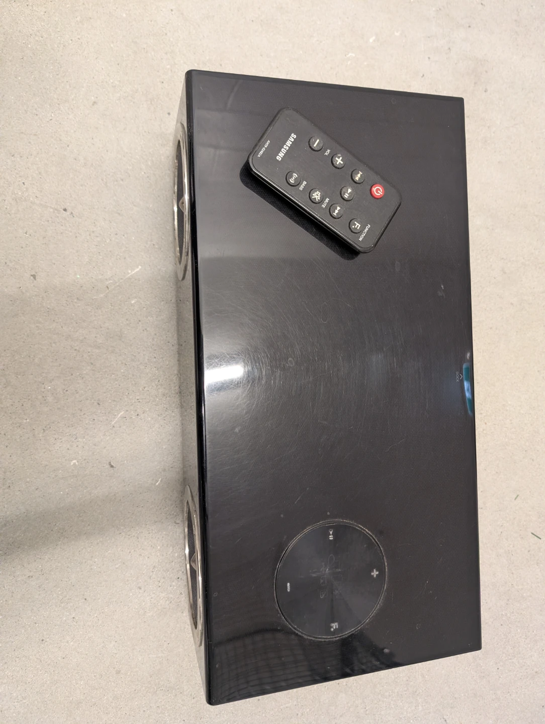 Samsung Soundbar with Remote - photo 2