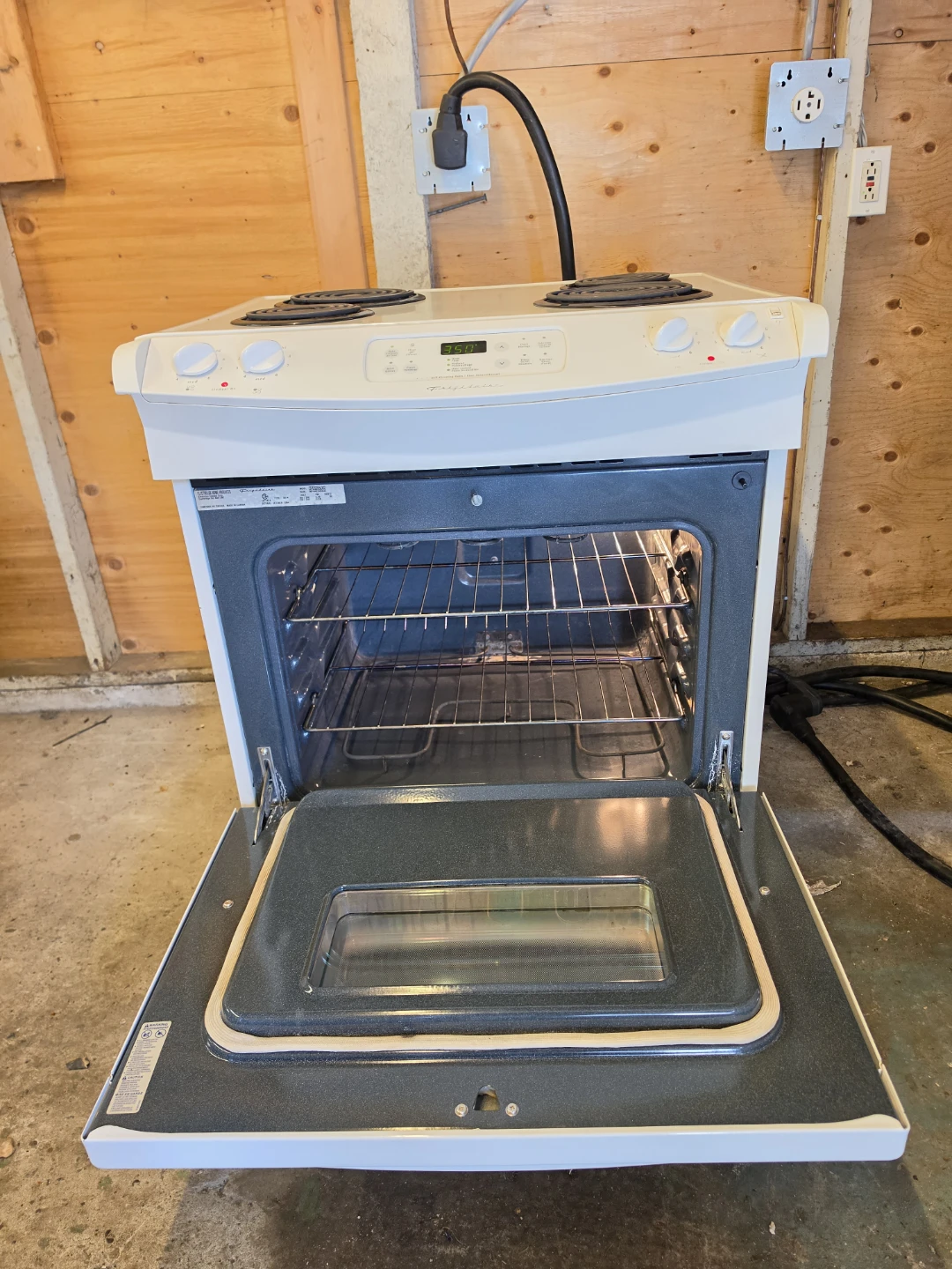 ​Frigidaire 30" Electric Coil Stove - Delivery Available 🚚 - photo 4
