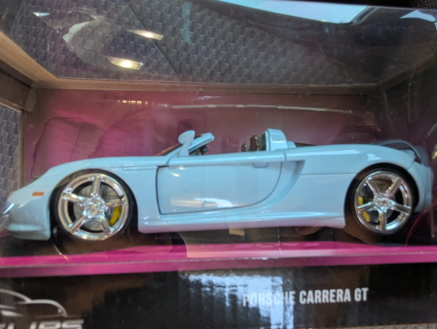Jada Pink Slips Porsche Carrera GT 1:24 Diecast Car - photo 2