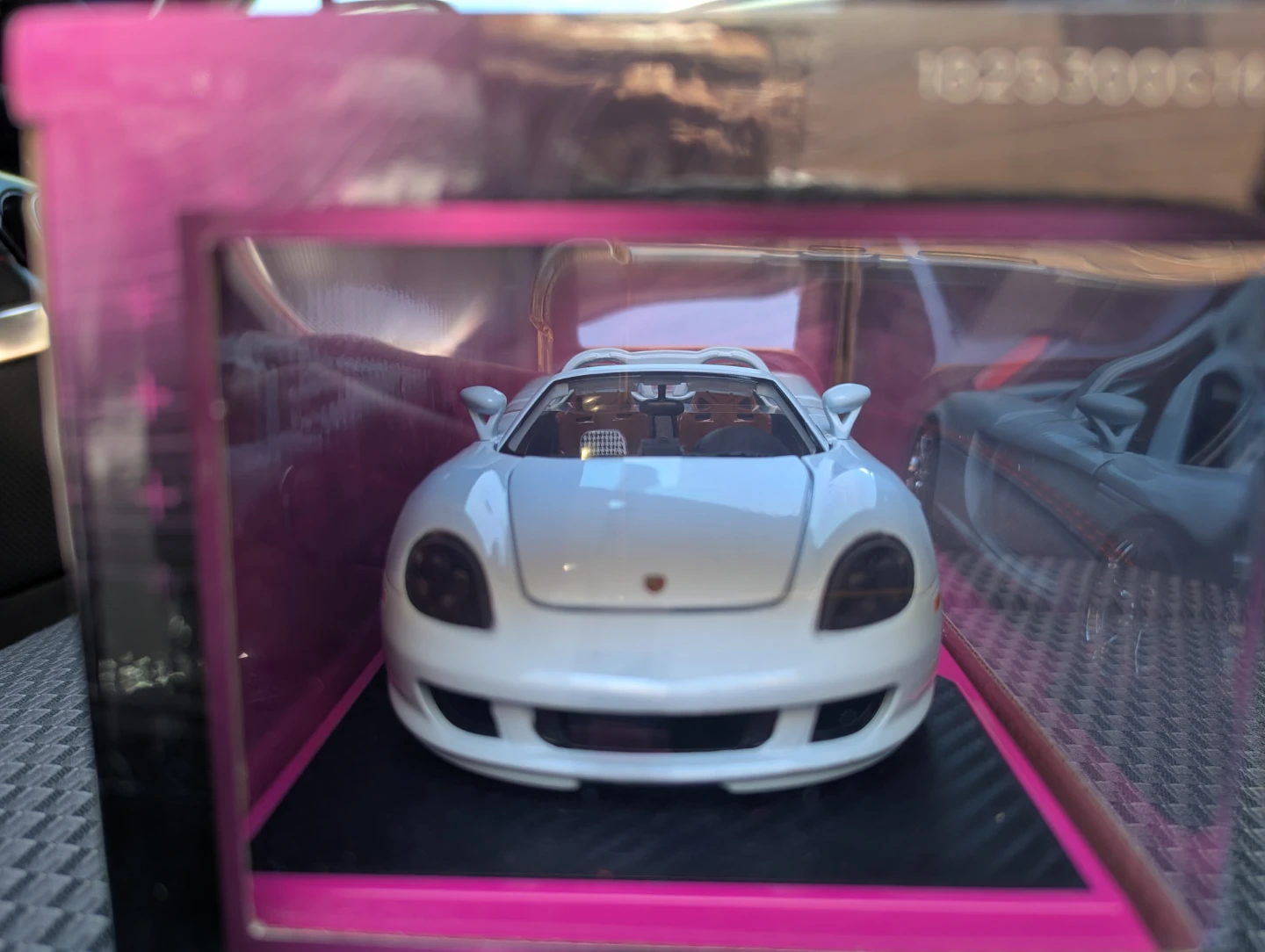 Jada Pink Slips Porsche Carrera GT 1:24 Diecast Car - photo 4