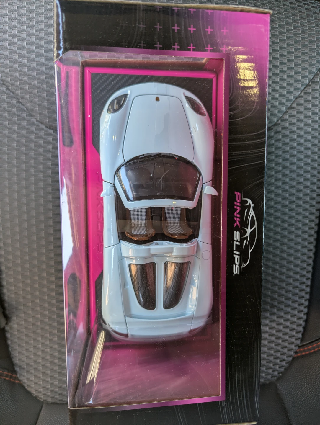 Jada Pink Slips Porsche Carrera GT 1:24 Diecast Car - photo 5