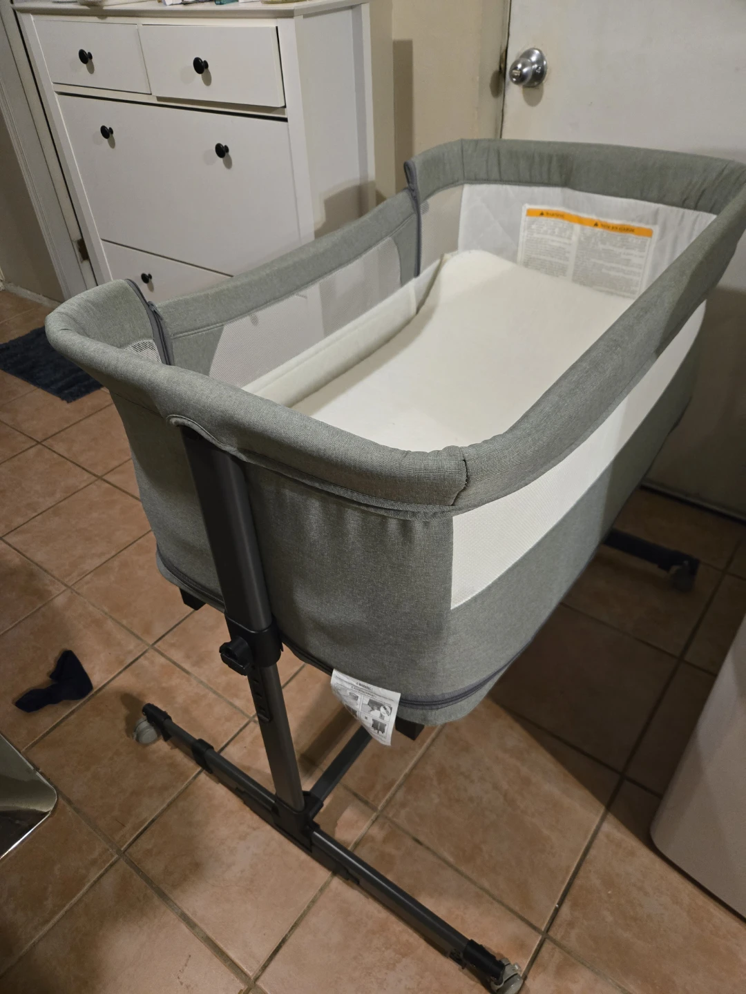 Grey Bassinet with Mattress ⚽