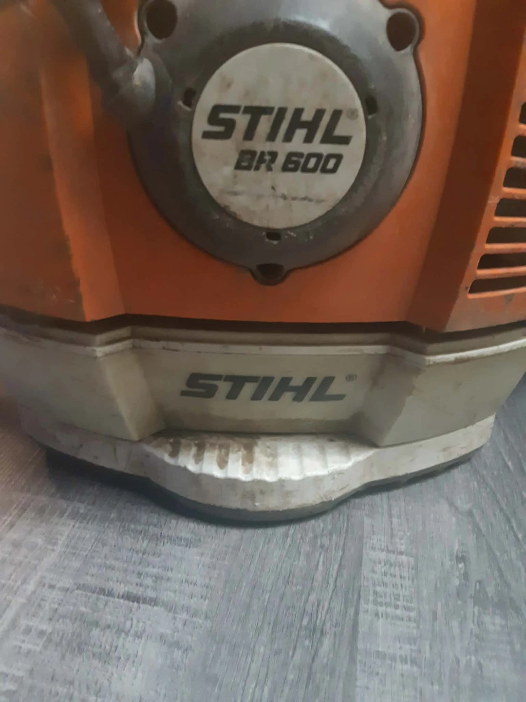 Stihl BR 600 Leaf Blower - photo 2