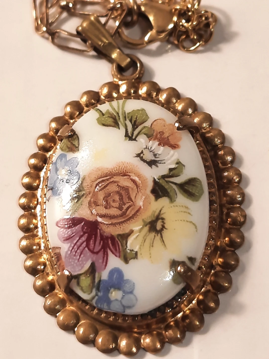Gold Tone Floral Pendant Necklace - photo 3