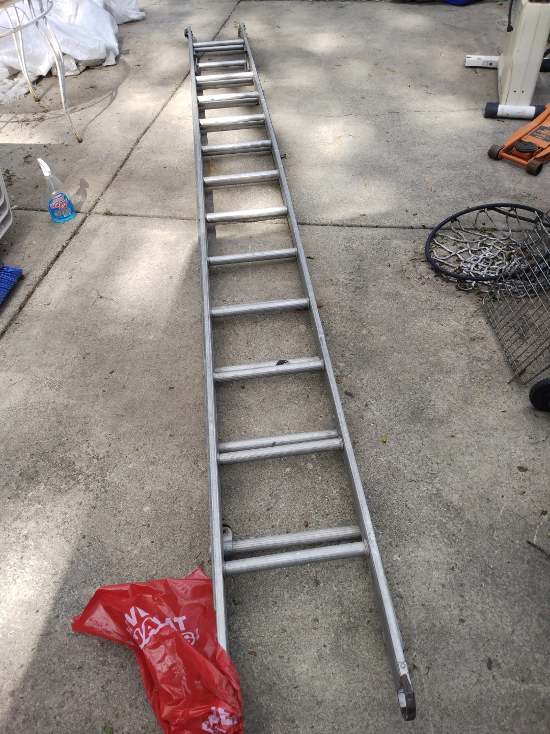 30 ft Aluminum Extension Ladder.Se Habla Espanol
