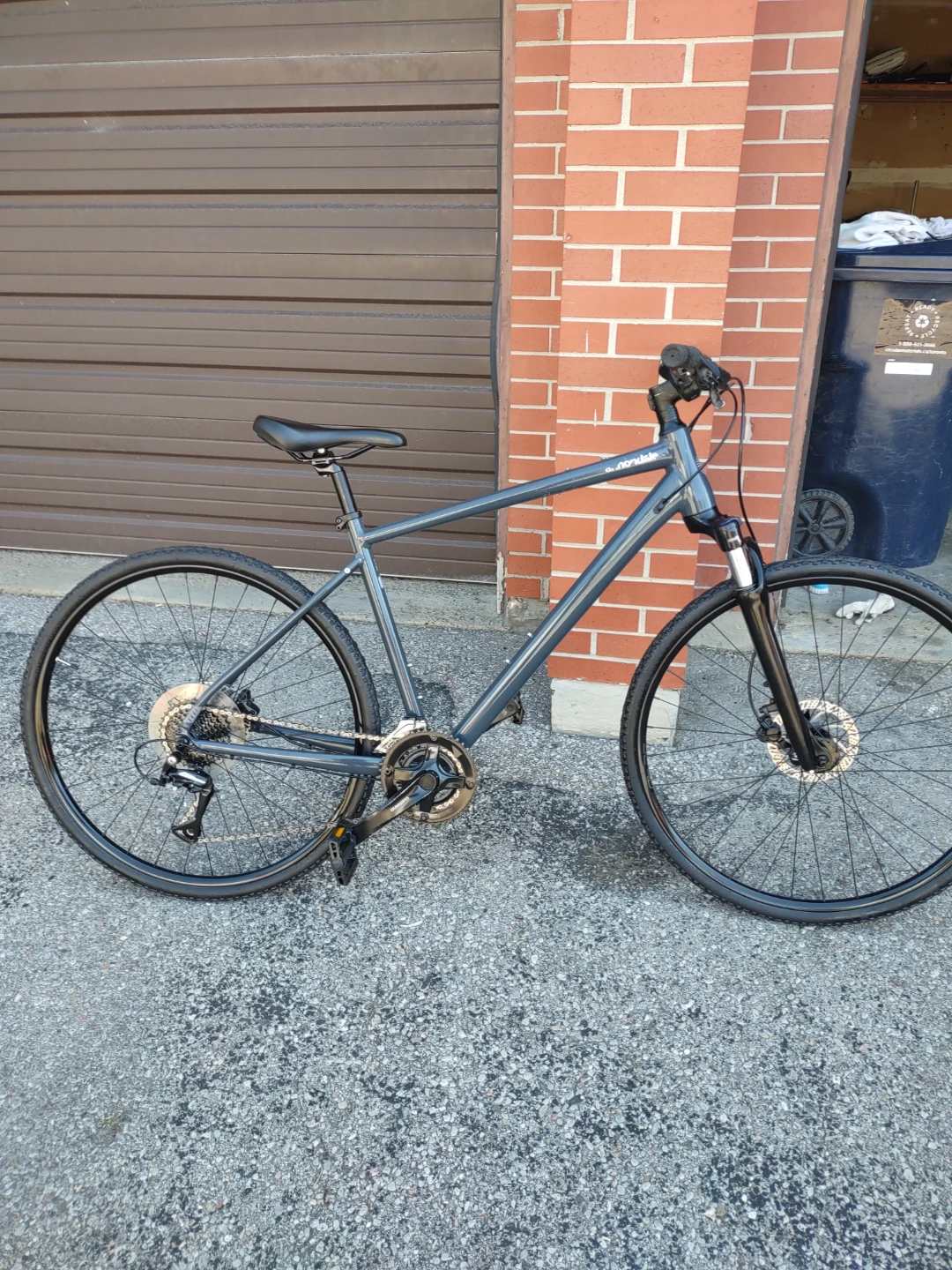 Cannondale Quick CX Three Hybrid Bike