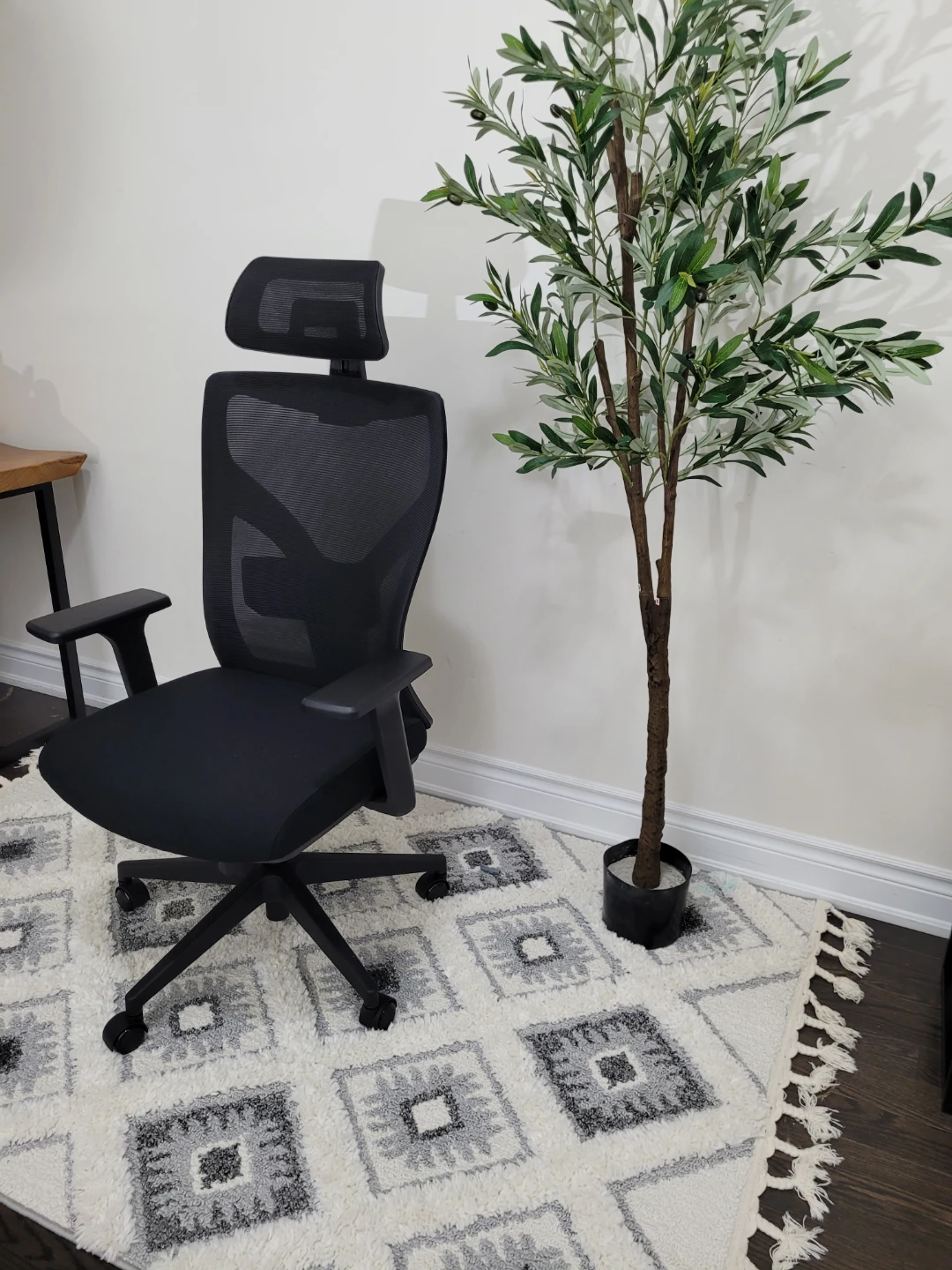Ergonomic Mesh Office Chair with Headrest