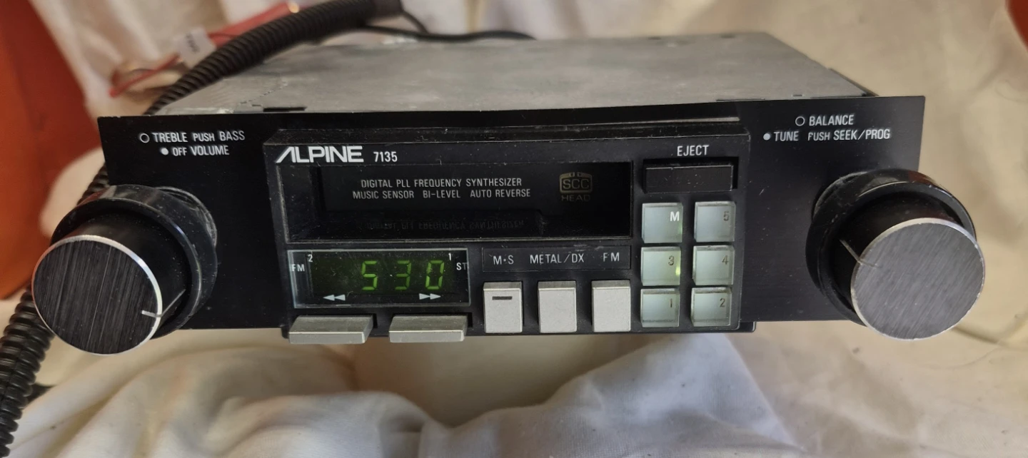 Alpine 7135 Digital PLL Frequency Synthesizer Car Stereo