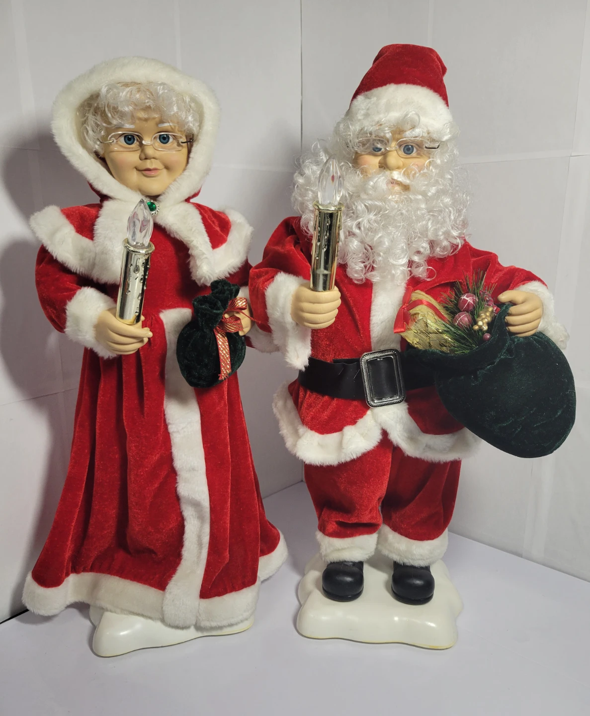 24" tall Santa & Mrs. Claus Figures - photo 2