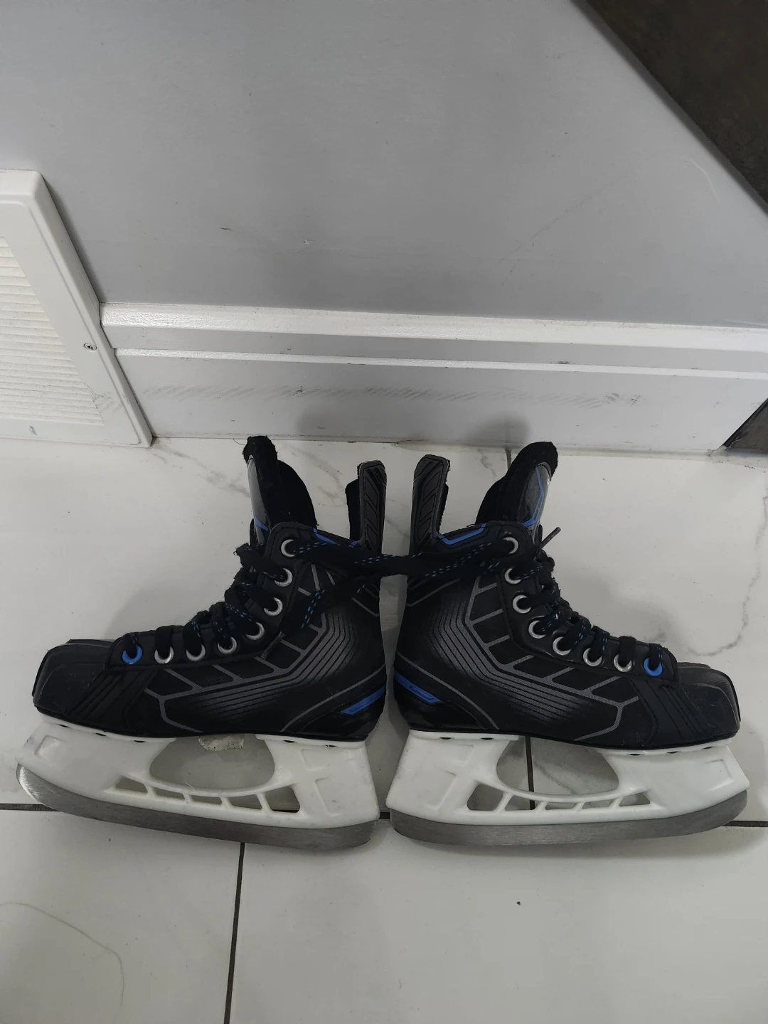 Hockey Skates Size 2 - photo 3