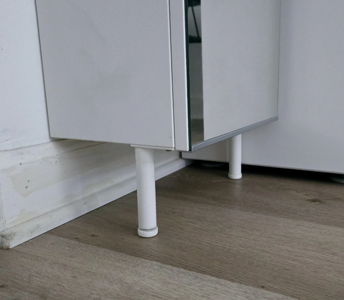 Ikea high cabinet with mirror and legs(discontinued) - photo 4