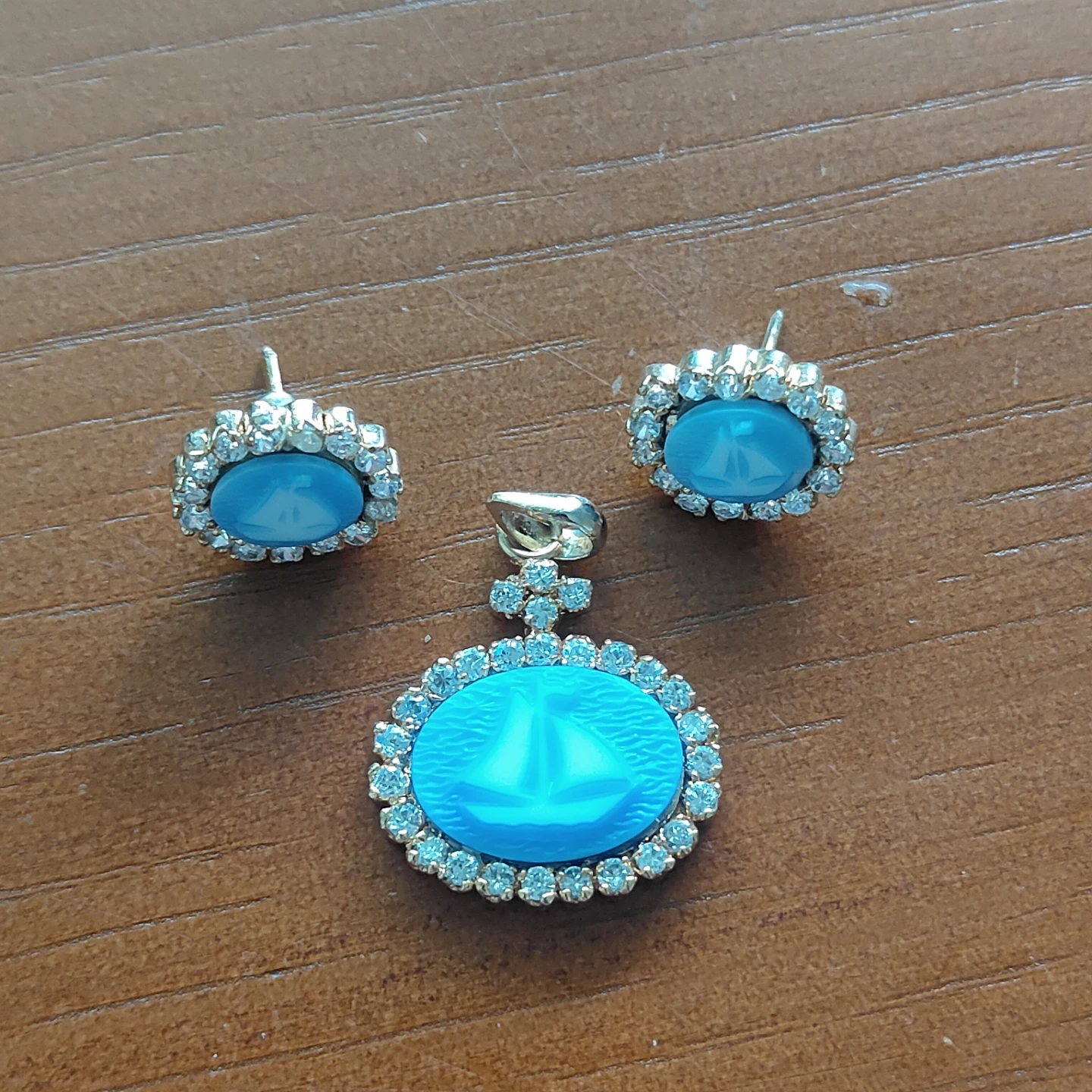 Blue earrings and pendant