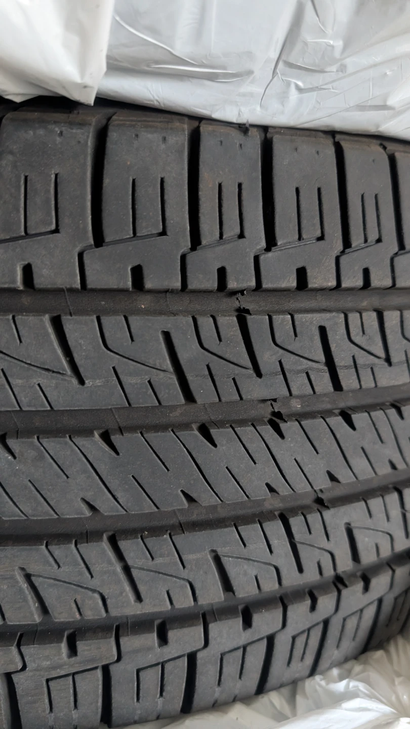 LIKE NEW - 4 Goodyear Assurance MaxLife Tires (235/40R19) - photo 3