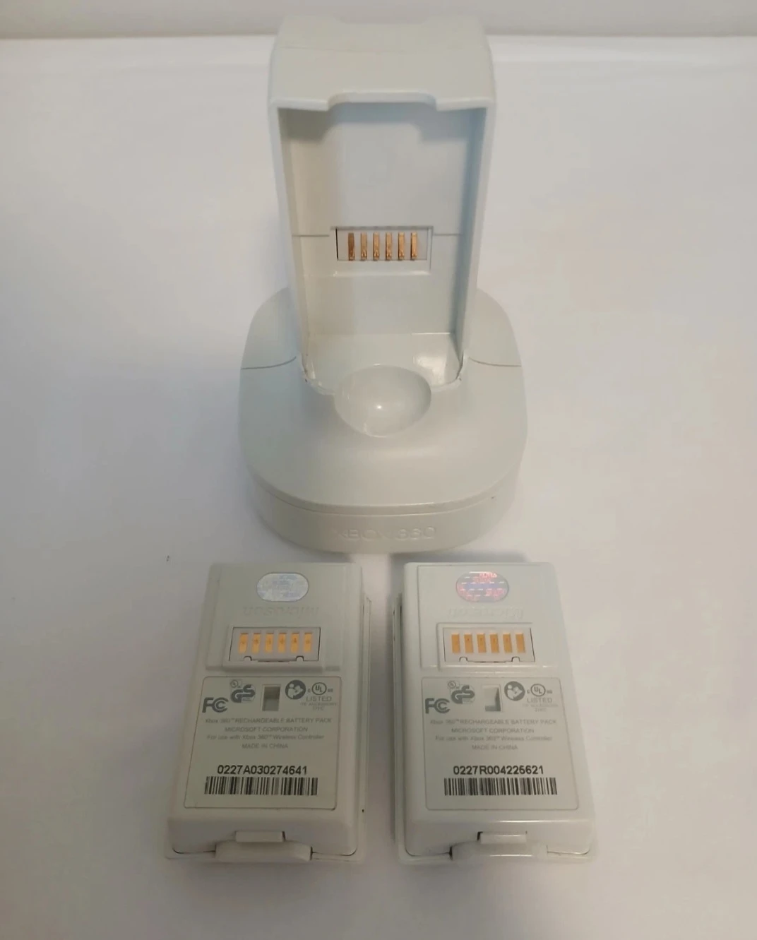 XBOX 360 QUICK KIT V85 & 2 OEM Xbox rechargeable batteries