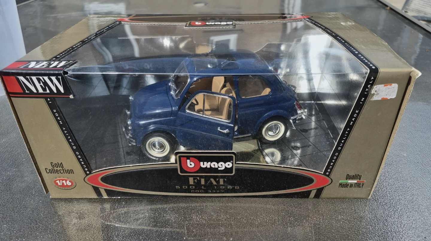 Bburago Fiat 500 L 1968 1/16 Diecast Model Car