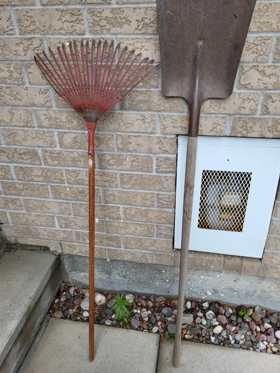 Leaf Rake and Spade Shovel Tools