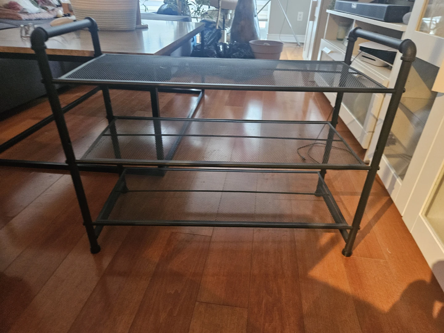 Shoe shelf or shoe rack