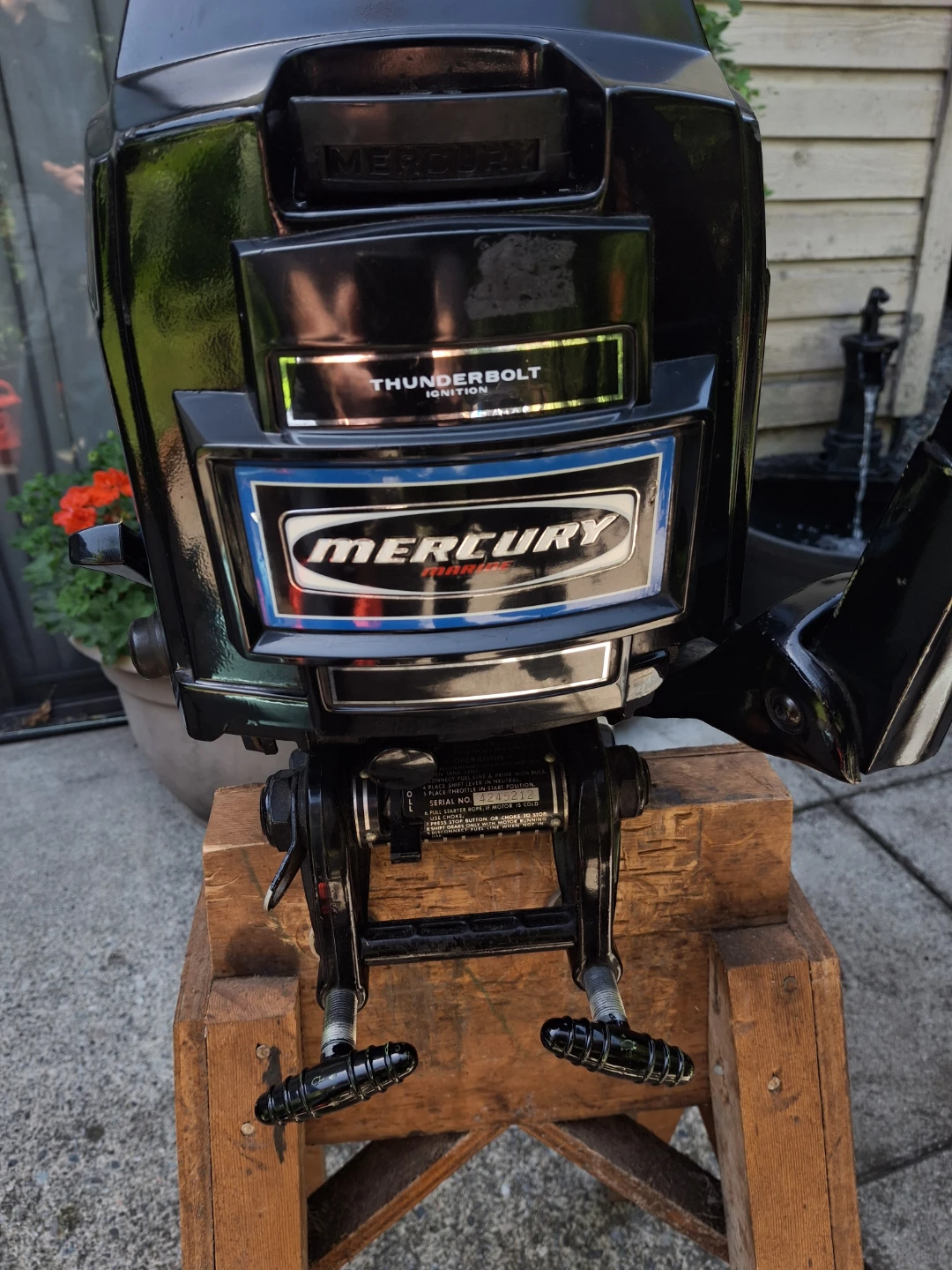 Outboard  boat  motor - photo 2