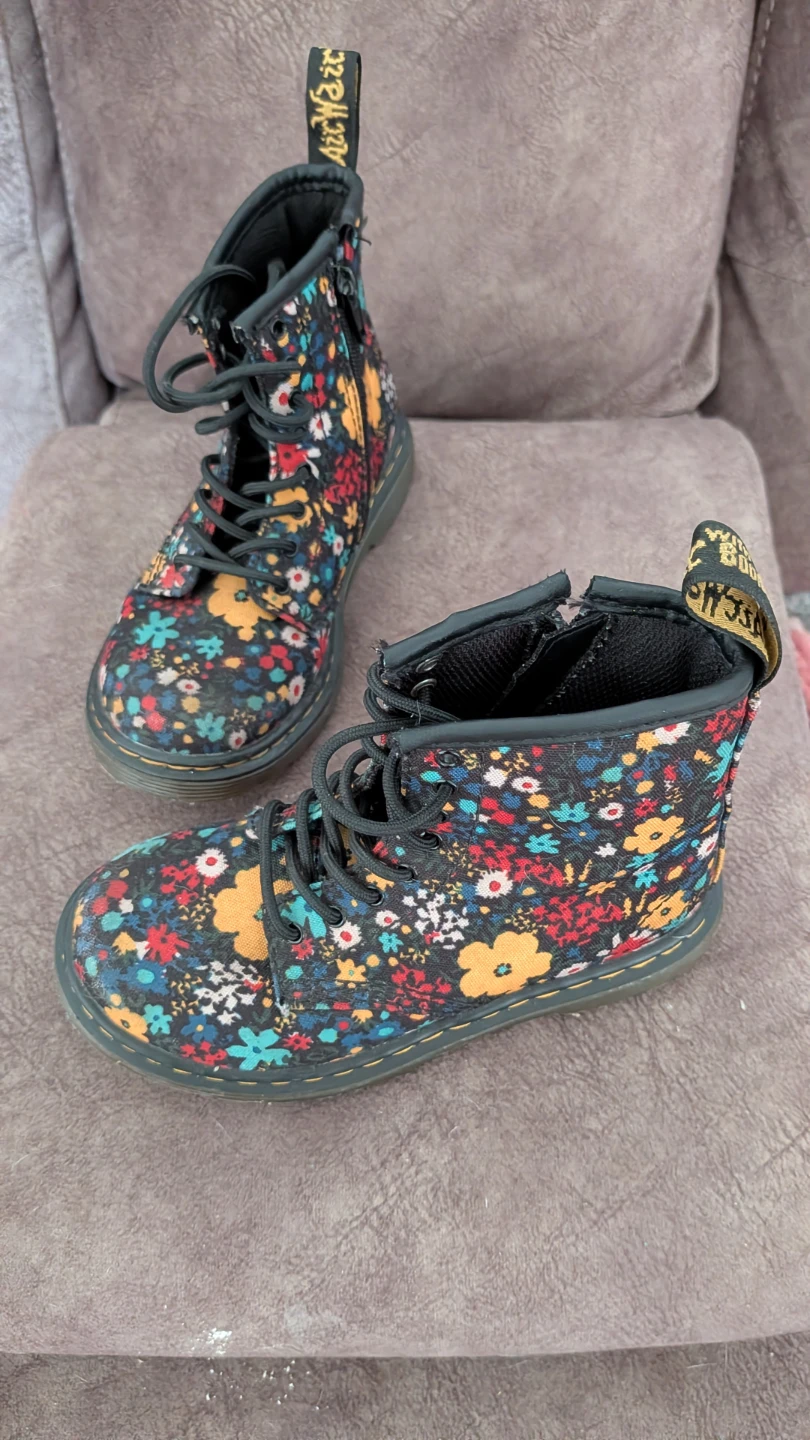 Dr. Martens Floral Boots ⚽