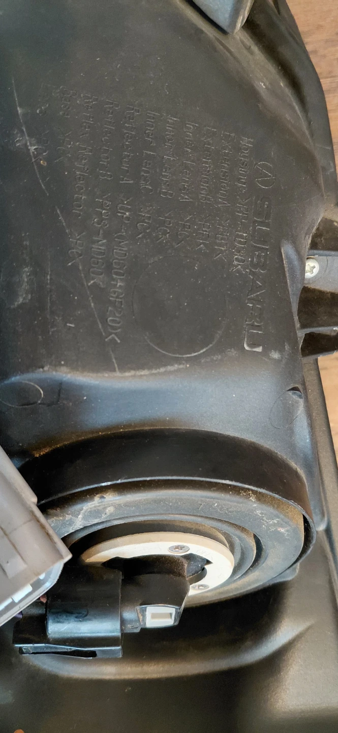 Subaru Halogen Headlight Assembly - photo 3