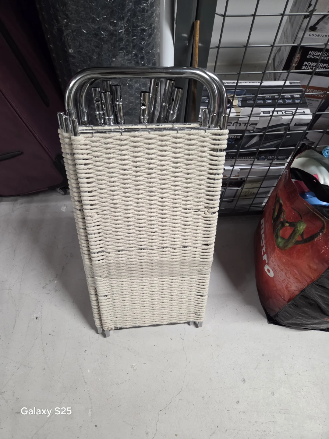 Wicker laundry hamper with metal frame - photo 2