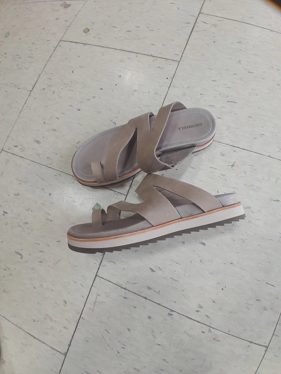 Merrell Women's Grey Suede Sandals Size 8 - photo 5