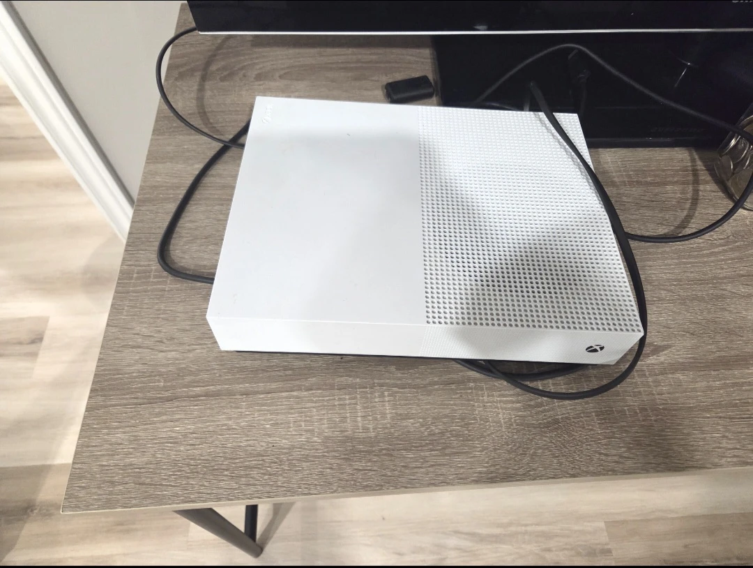 Xbox One S Console with 2 Controller - photo 2