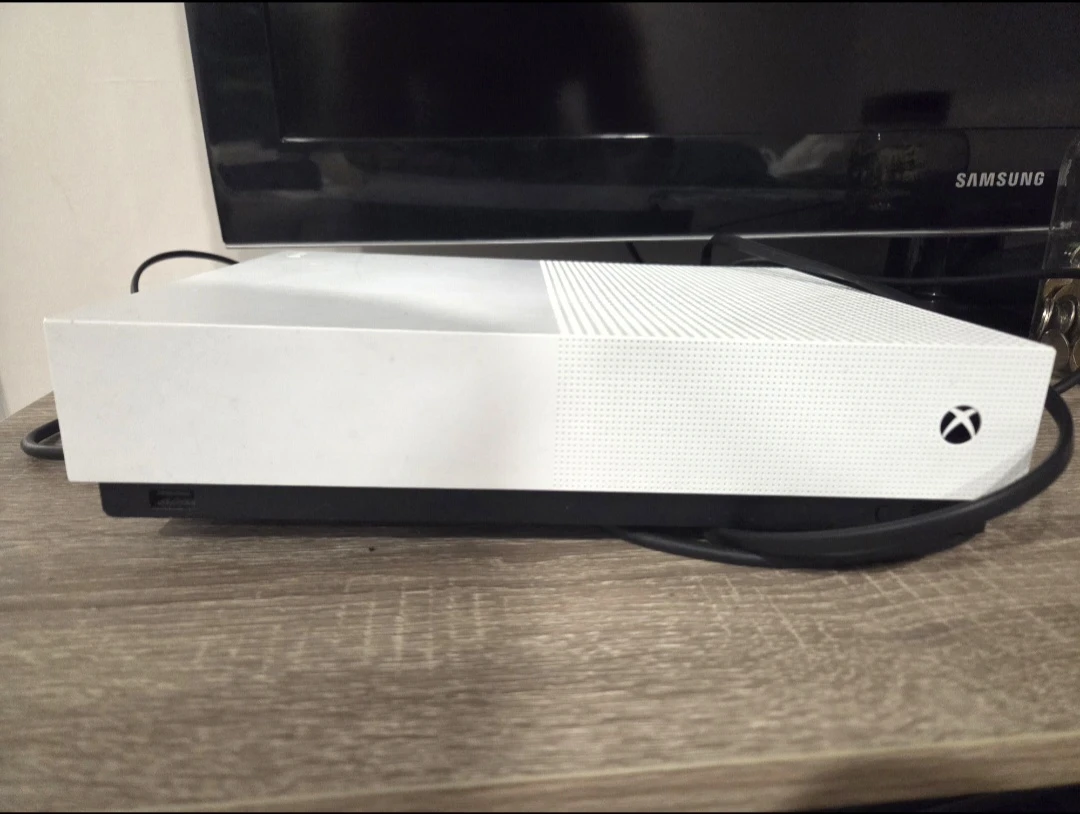 Xbox One S Console with 2 Controller - photo 3