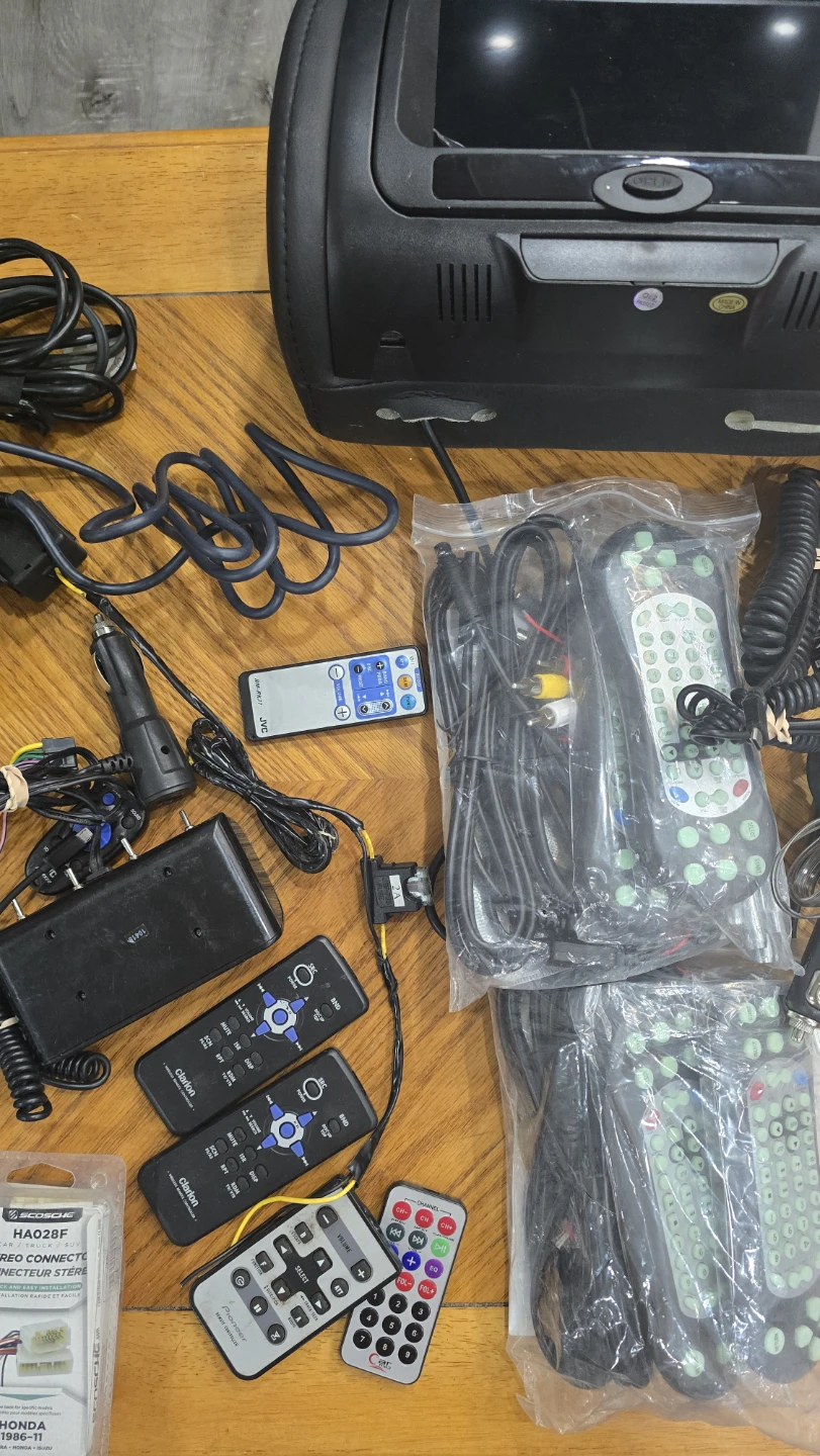 FREE - Car Audio and Video Accessories Lot - photo 4