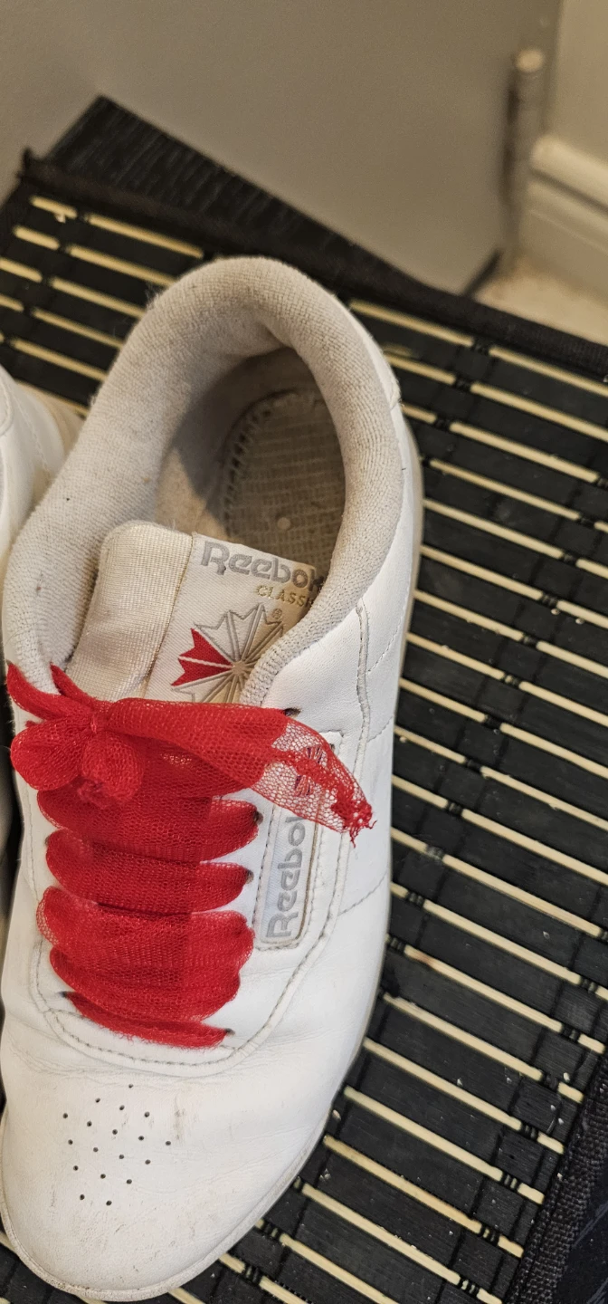 Reebok Classic White Sneakers with Red Laces - photo 2