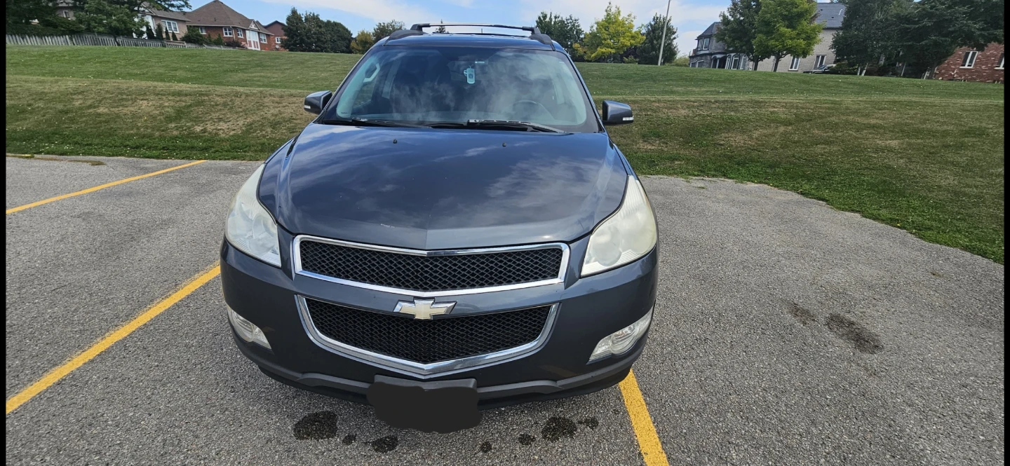 2011 Chevrolet Traverse LT SUV AS IS - photo 2