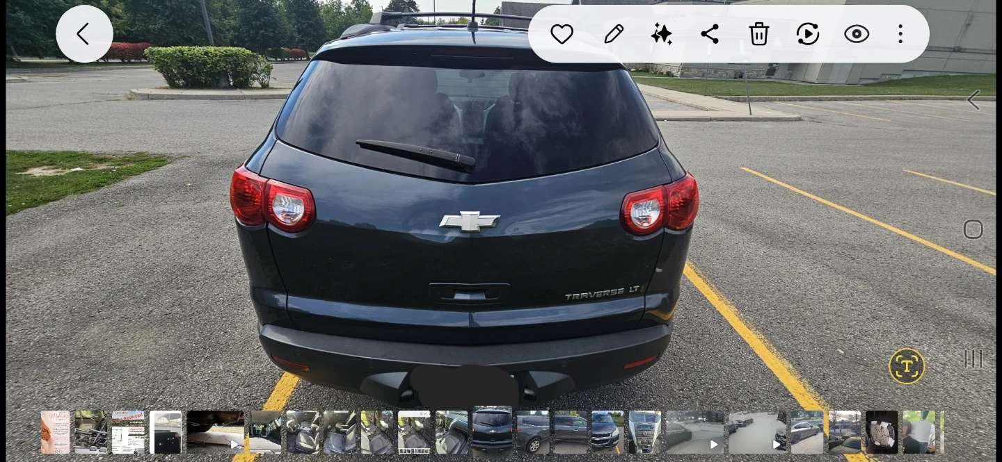2011 Chevrolet Traverse LT SUV AS IS - photo 4