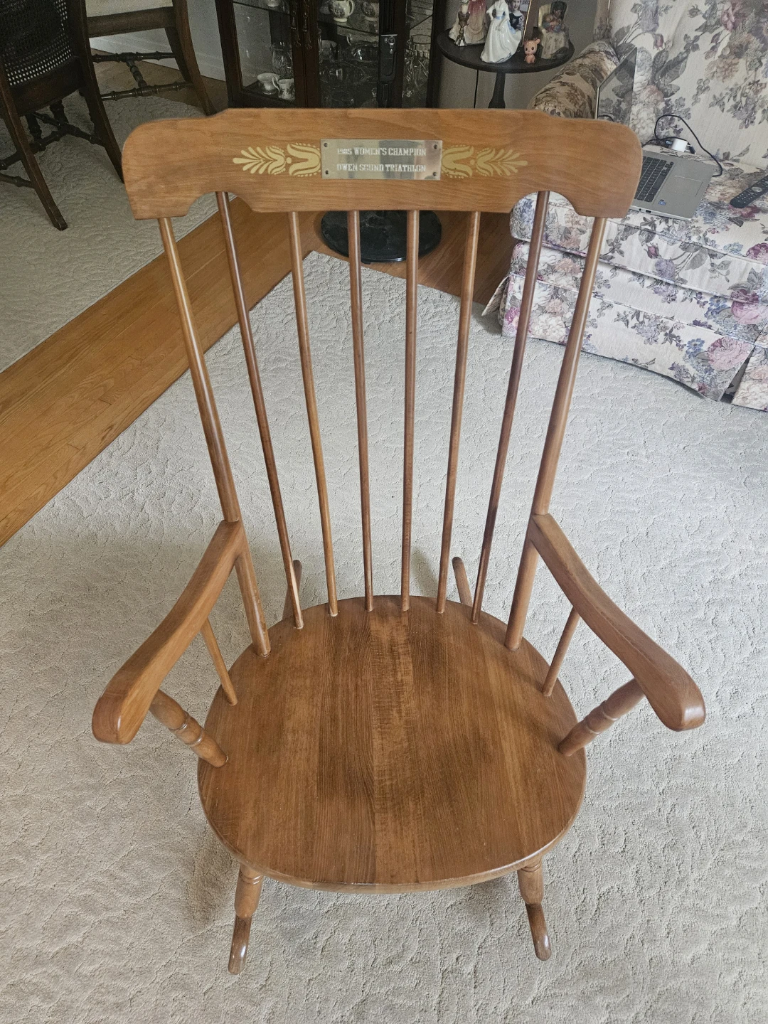 Wooden Rocking Chair - 1986 Women's Champion - photo 2