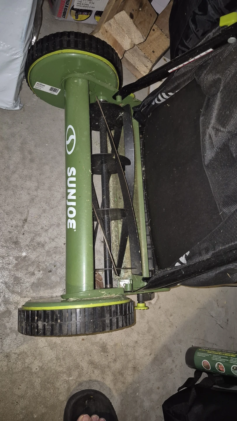 Sun Joe MJ501M Manual Reel Mower w/ Grass Catcher, 18 Inch - photo 2