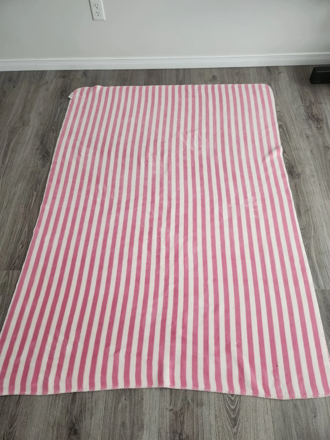 Pink Throw Blanket - photo 2