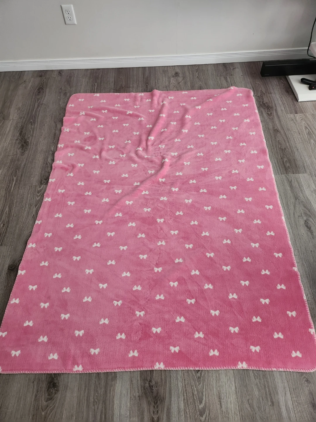 Pink Throw Blanket - photo 3
