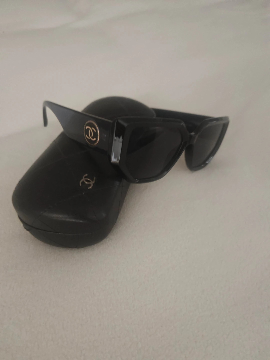 Brand new Black Cat-Eye Sunglasses with Case and box