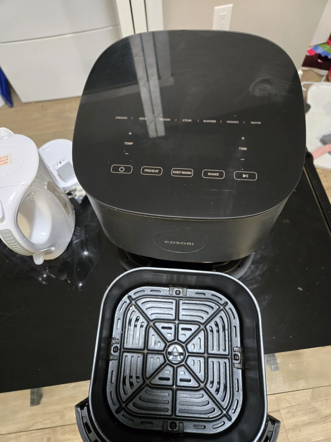 airfryer, kettle, water purifier jug and 2 x work tables - photo 3