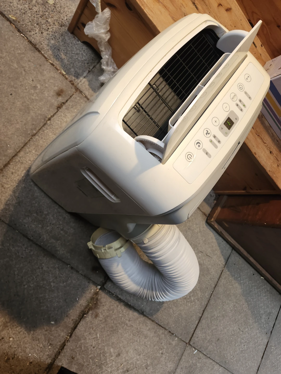 14000 BTU Portable Air Conditioner COLD! (Read Description) - photo 3