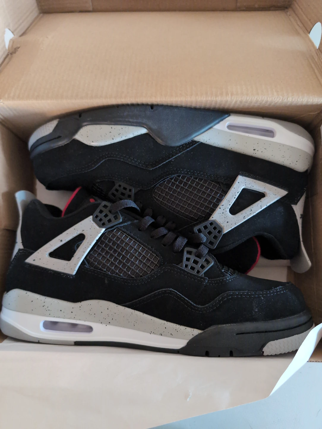 Retro Jordan 4 Black cement