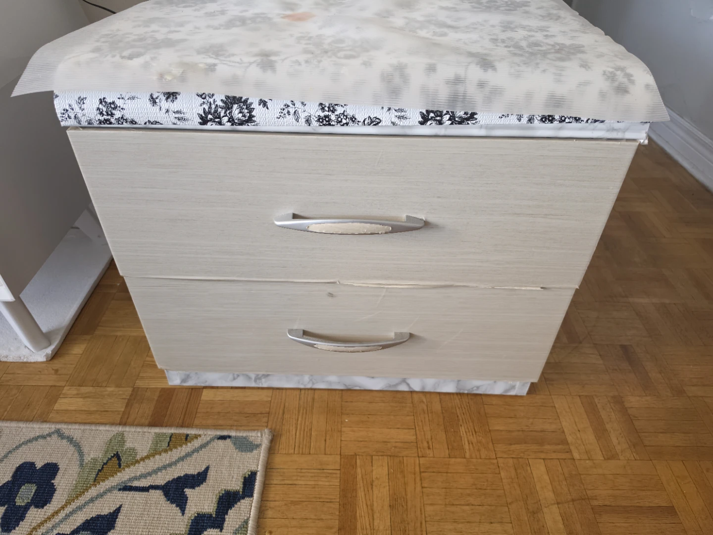 2-Drawer Nightstand / Side Table
