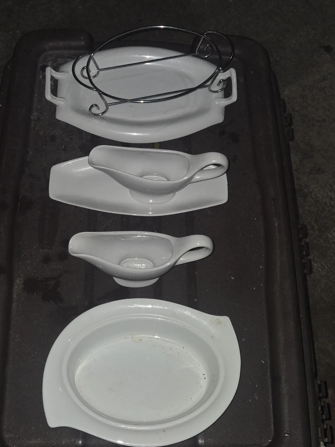 White Ceramic Gravy Boats and Serving Dish Set - photo 2