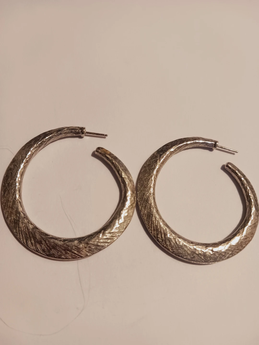 Gorgeous Vintage Silver Plated Textured Hoop Earrings - photo 2