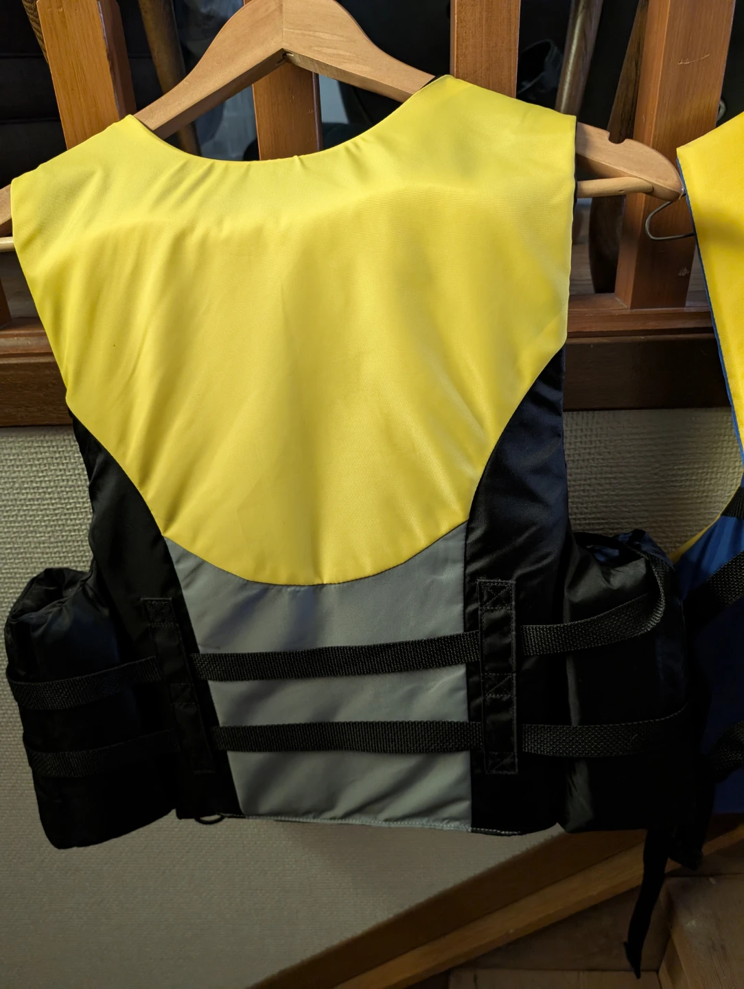 2 FLOTATION VESTS - photo 2