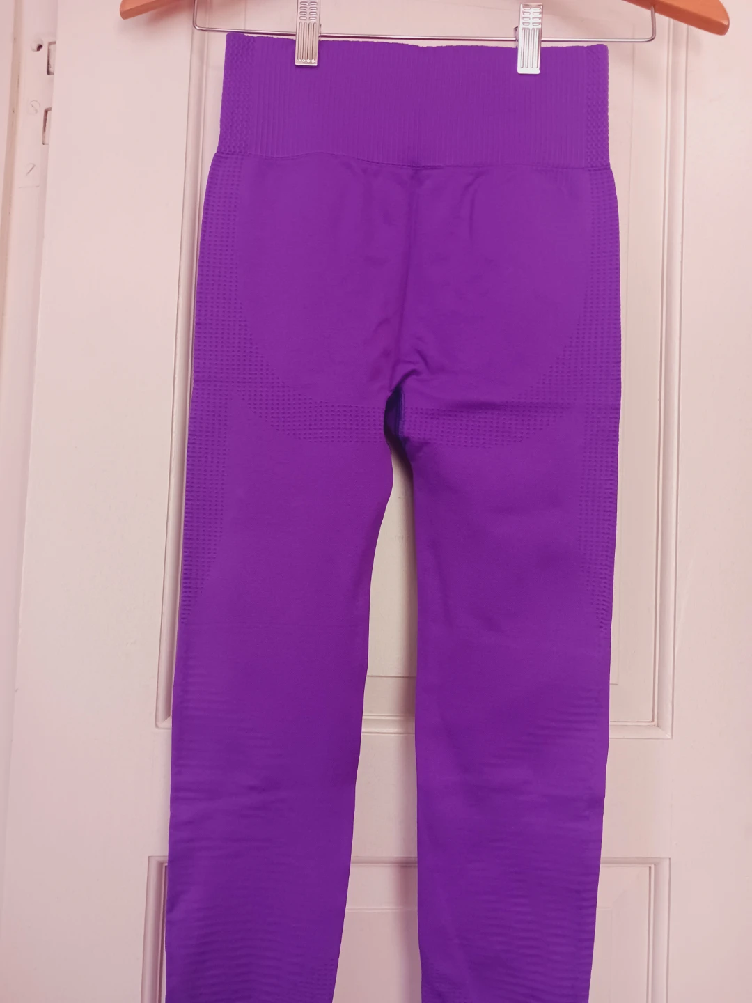 New !! Purple Seamless Workout Set - Sports Bra & Leggings - photo 3