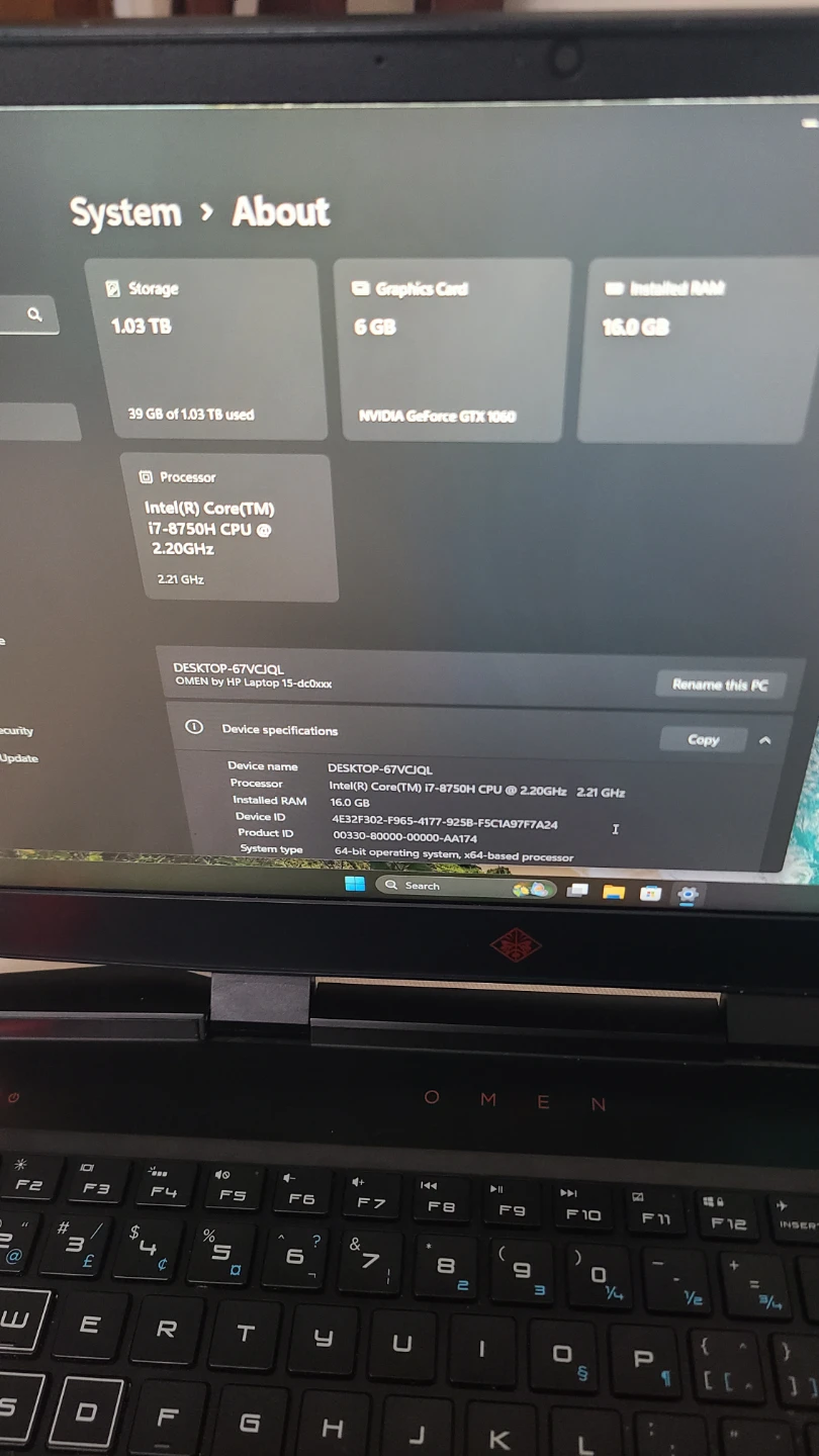 HP OMEN 17 Gaming Laptop  i7-8750H