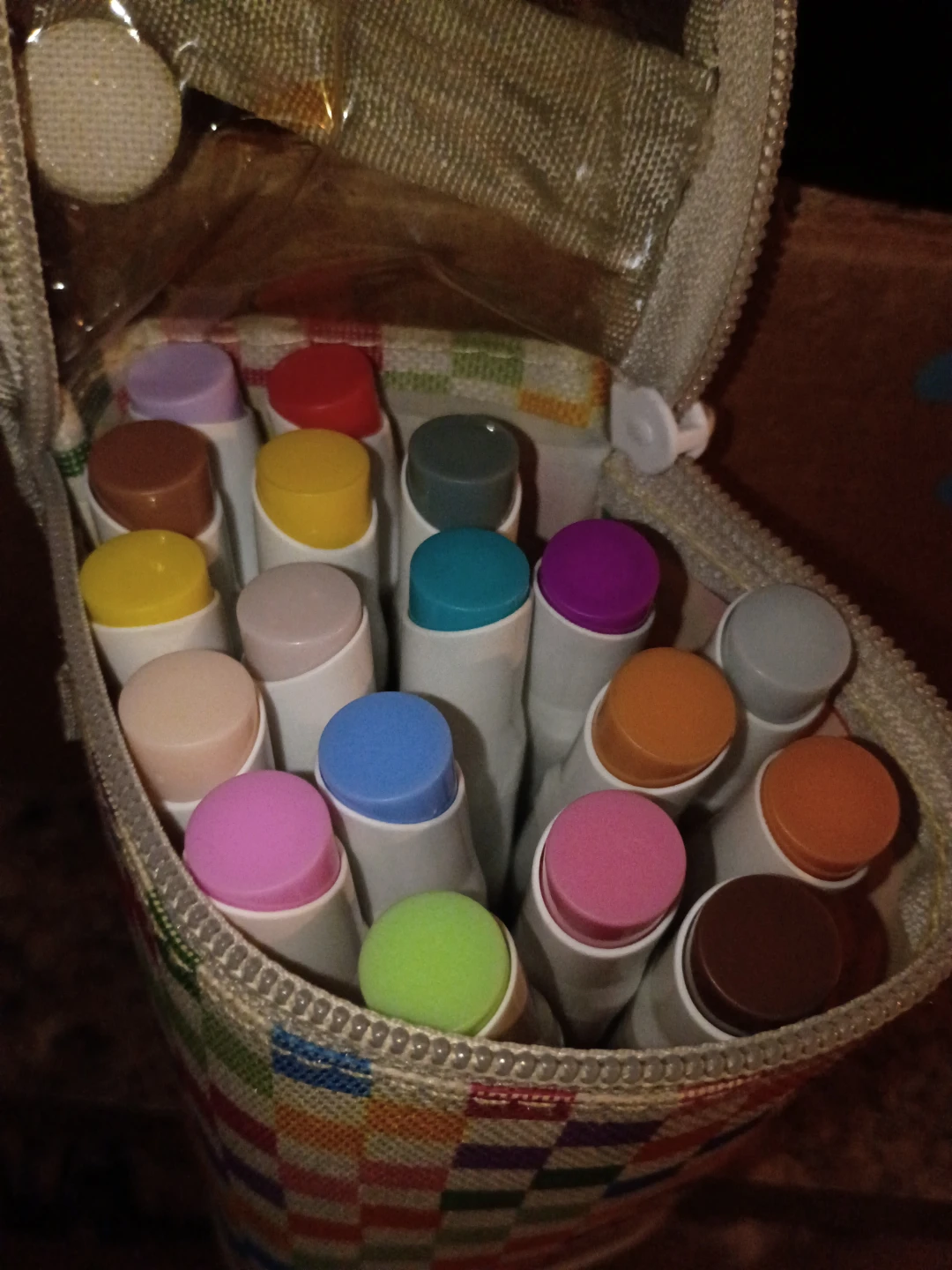 Colorful alcohol Marker Case with 18 Markers - photo 2