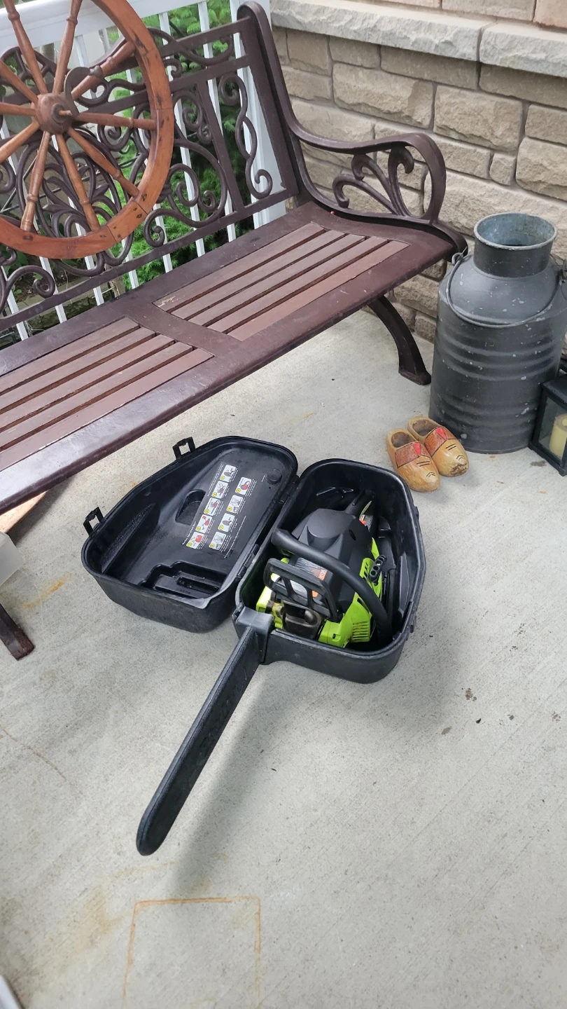 POULAN 38cc Gas Chain Saw in Case 18"